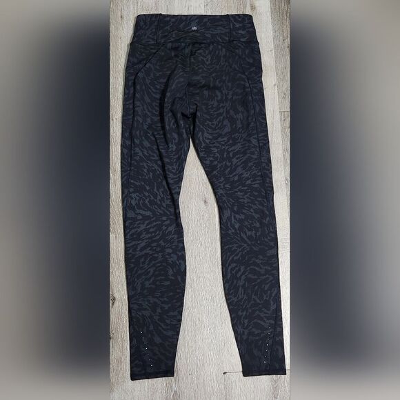 Athleta Rainier Reflective Printed Leggings Lynx Black Size S - Picture 2 of 8